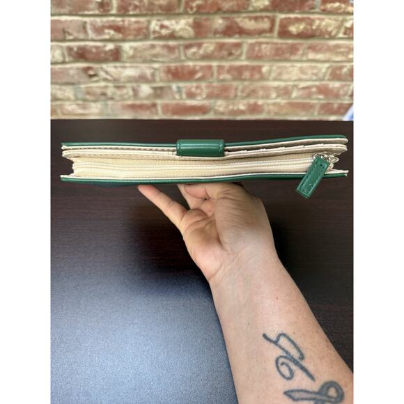 Mundi Women's Large Bi-Fold Wallet Color Green NWT - Picture 7 of 10